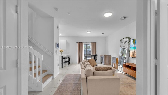 488 NW 203rd Terrace in Miami, FL - Foto de edificio - Building Photo