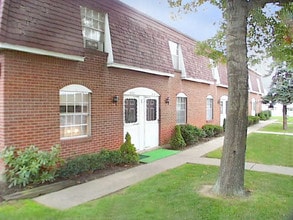 Hartford Square Townhomes in New Kensington, PA - Foto de edificio - Building Photo