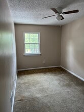 4704 Palm Tree Ln in Columbia, SC - Foto de edificio - Building Photo