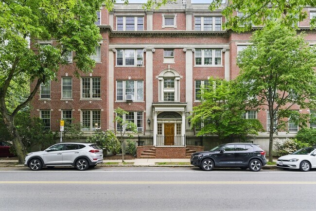 240 Brattle St in Cambridge, MA - Building Photo - Building Photo
