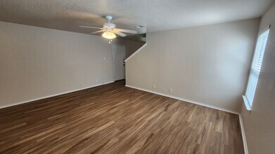 134 Adelaide Oaks in San Antonio, TX - Building Photo - Building Photo