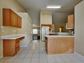 1353 Crimson Clover Ln in Wesley Chapel, FL - Foto de edificio - Building Photo