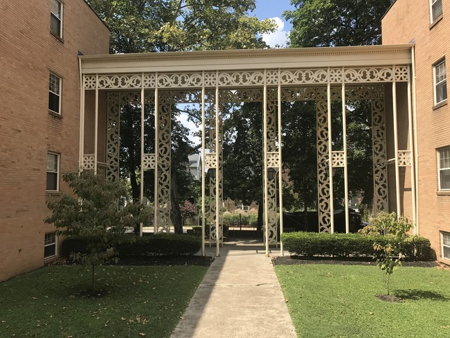 The Royal Plaza Rockwel Realty Leasing in Pittsburgh, PA - Building Photo - Building Photo