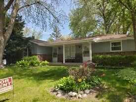 550 N Mill St in Saukville, WI - Building Photo