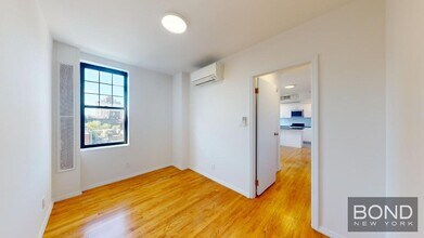 240 Waverly Pl in New York, NY - Building Photo - Building Photo