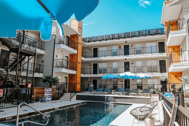 Bluffs at Lakewood in Dallas, TX - Foto de edificio - Building Photo