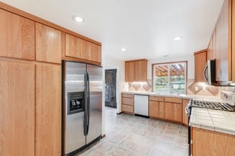 14389 SE Holly Vw Ct in Damascus, OR - Building Photo - Building Photo