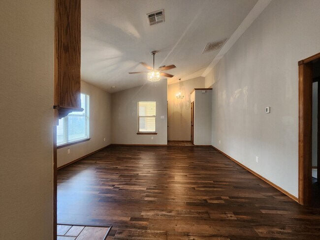 910 NW Ferris Ave, Unit B in Lawton, OK - Building Photo - Building Photo