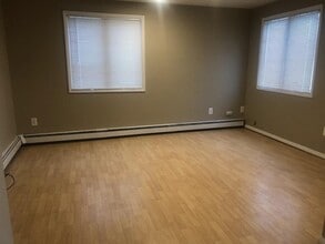 104 N Jefferson Ave in Lindenhurst, NY - Building Photo - Building Photo