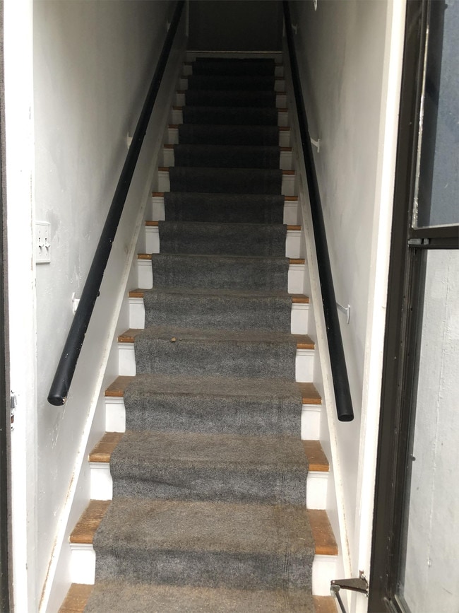 1015 Madison St-Unit -B in Manitowoc, WI - Building Photo - Building Photo