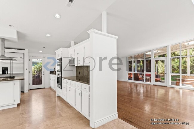 361 Linfield Dr in Menlo Park, CA - Building Photo - Building Photo