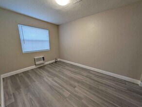 2300 Douglas St in Hollywood, FL - Building Photo - Building Photo