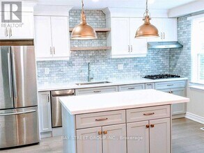 1896 John St. in Markham, ON - Building Photo - Building Photo