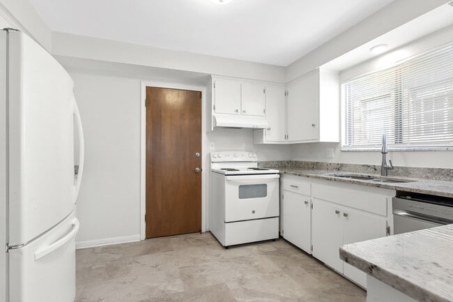 930 Trombley Rd in Grosse Pointe Park, MI - Building Photo - Building Photo