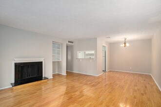 1115 Summit N Dr in Atlanta, GA - Building Photo - Building Photo