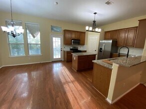 290 Adobe Terrace S in Montgomery, TX - Foto de edificio - Building Photo