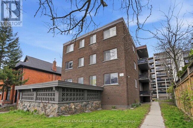 36 Ray St S in Hamilton, ON - Building Photo - Building Photo