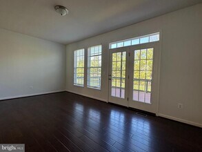 25274 Gothic Square in Chantilly, VA - Building Photo - Building Photo