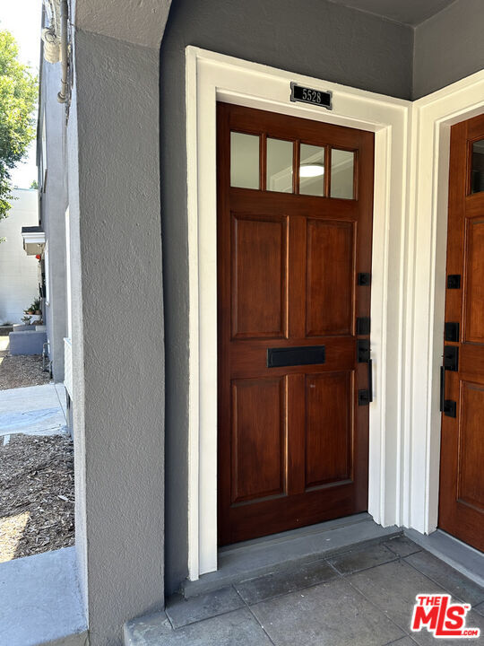 5528 Franklin Ave in Los Angeles, CA - Building Photo - Building Photo