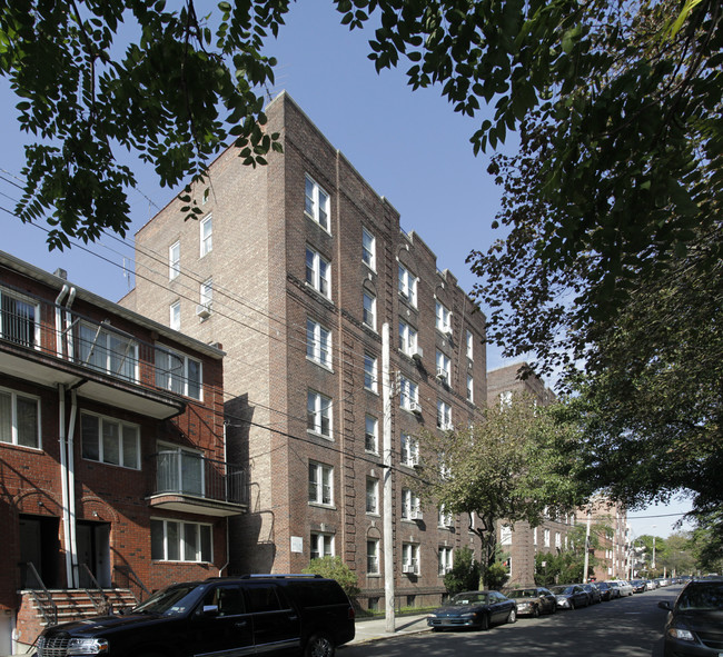 1570 East 14th Street Apartments in Brooklyn, NY - Foto de edificio - Building Photo