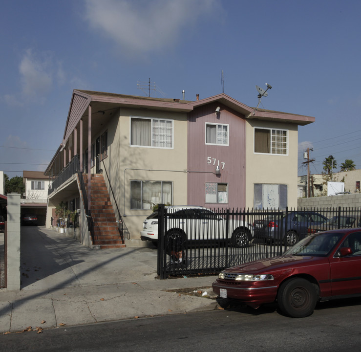 5717 Lexington Ave in Hollywood, CA - Building Photo