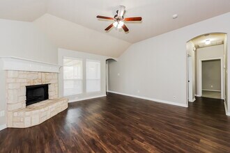 1109 Hidden Meadow Dr in Burleson, TX - Building Photo - Building Photo