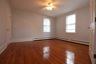 44 Aldie St, Unit 2 in Boston, MA - Foto de edificio - Building Photo