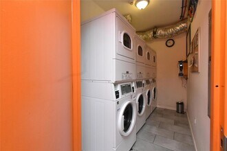 35 Van Nydeck Ave, Unit 101 in Beacon, NY - Building Photo - Building Photo