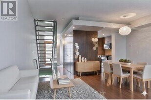 297 Mutual St in Toronto, ON - Building Photo