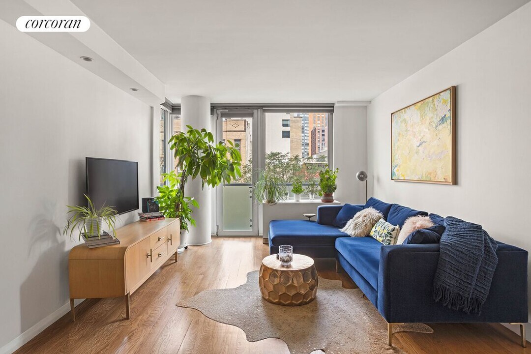 464 W 44th St in New York, NY - Building Photo