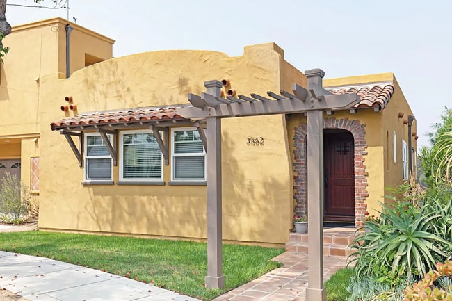 property at 3562 Sydney Pl