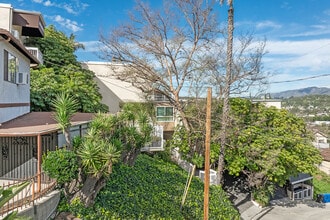 2266 Cazador Dr in Los Angeles, CA - Building Photo - Building Photo