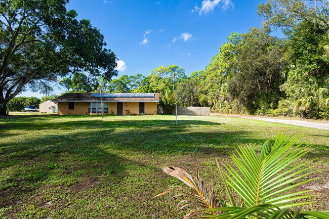 169 Armadillo Way in West Palm Beach, FL - Building Photo - Building Photo