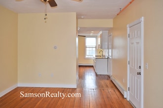 277 N Brow St in East Providence, RI - Foto de edificio - Building Photo