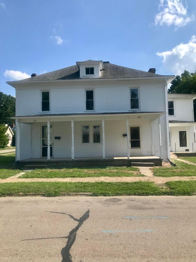 205 E Reynolds St in Urbana, OH - Building Photo - Building Photo