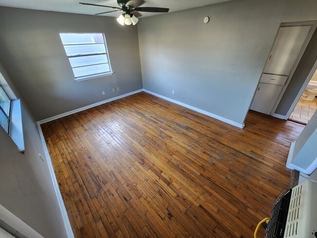 327 E 13th St in Ada, OK - Foto de edificio - Building Photo