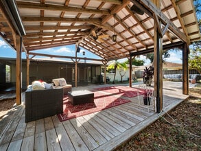 633 Chevy Chase Dr in Sarasota, FL - Building Photo - Building Photo