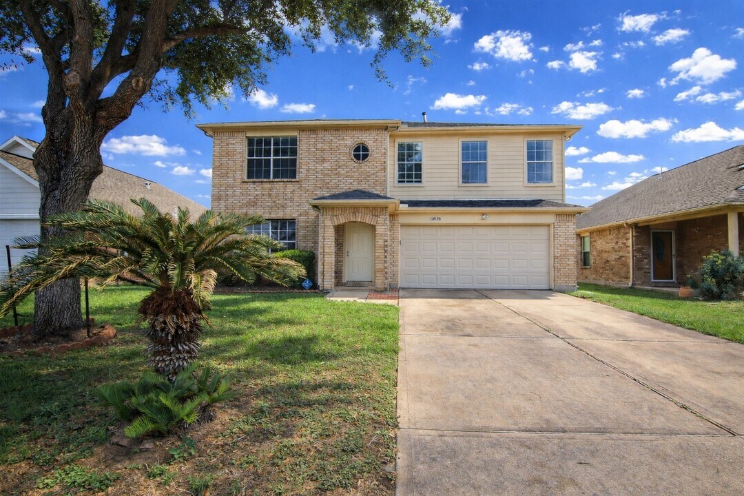 16938 Watering Oaks Ln in Houston, TX - Building Photo