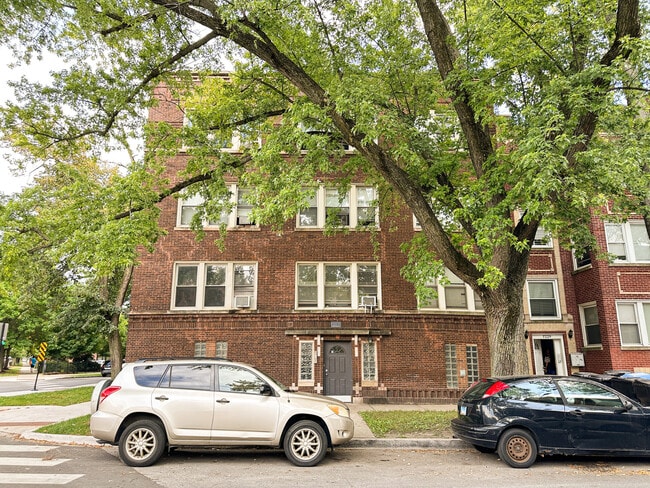 7233 N Damen Ave in Chicago, IL - Building Photo - Building Photo