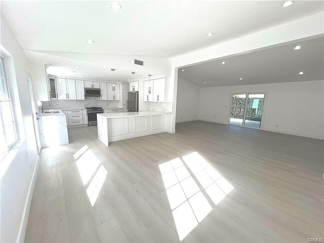21541 Yucatan Ave in Los Angeles, CA - Building Photo - Building Photo