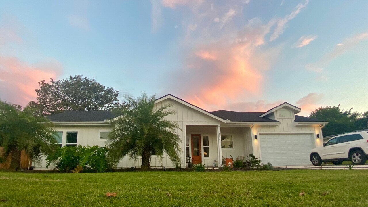 804 17th Ave N in Jacksonville Beach, FL - Building Photo