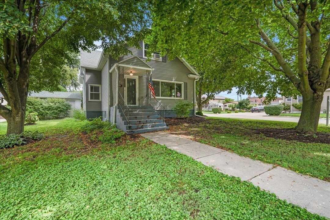 2001 3rd St in Peru, IL - Building Photo