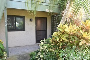 1520 Pelican Point Dr in Sarasota, FL - Building Photo