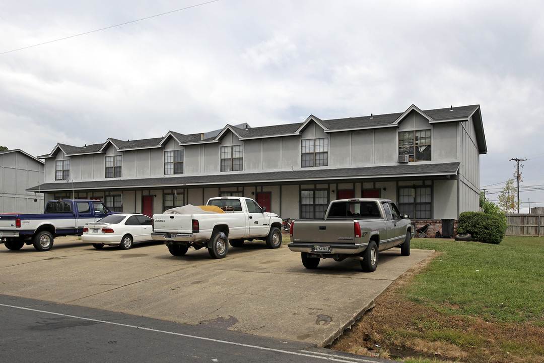 1208 S 1st St in Cabot, AR - Building Photo