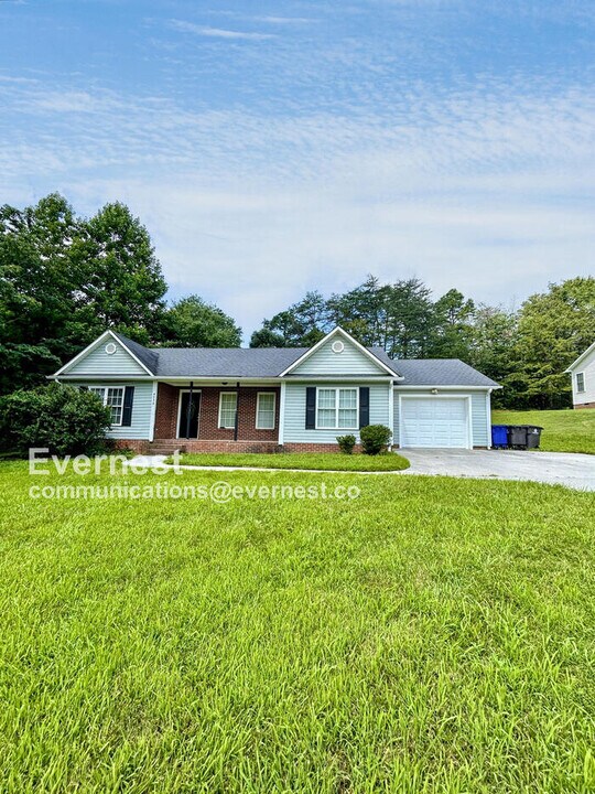 4230 Church Hill Rd in Winston-Salem, NC - Building Photo
