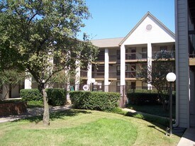 218 N Texas Blvd, Unit 101 in Denton, TX - Building Photo