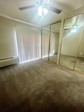 Park Yale Senior Apartments in Hemet, CA - Foto de edificio - Building Photo