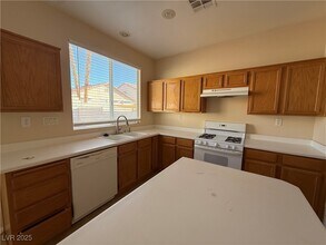 9950 Shadow Grove Ave in Las Vegas, NV - Building Photo - Building Photo