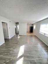 6351-6357 Gateway Ave in Sarasota, FL - Foto de edificio - Building Photo