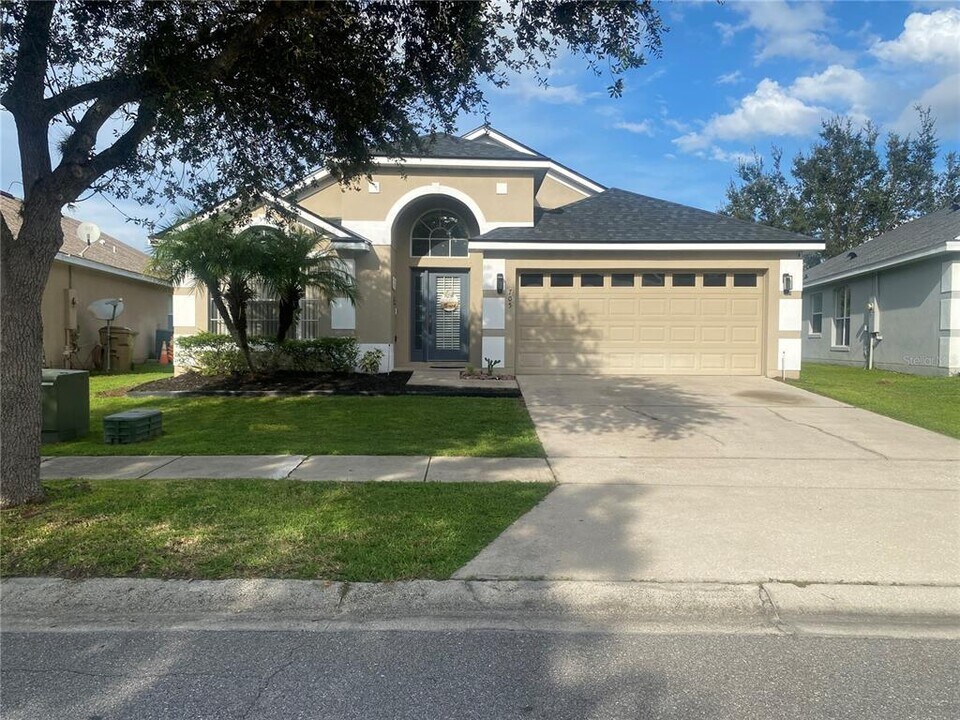 705 Stonewyk Way in Kissimmee, FL - Building Photo